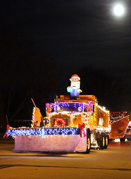 chilton-christmas-parade-minion-float