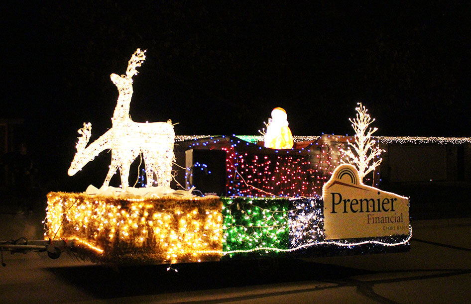 chilton-christmas-parade-premiere-financial-float