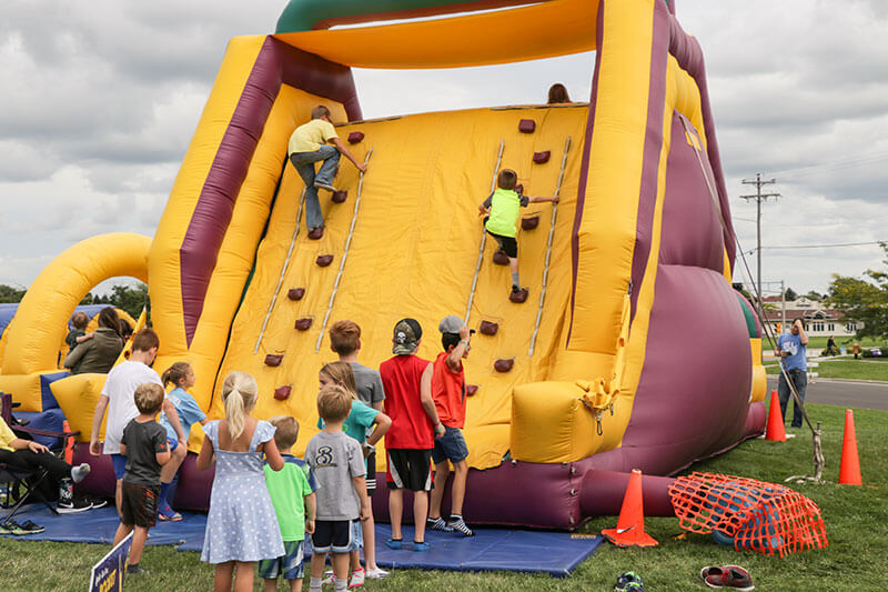 kids-inflatables-crafty-apple-festival-chilton-wisconsin-3466-2019